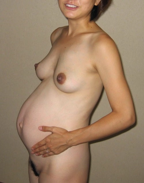 妊娠ヌード 素人エロ画像59枚 お腹に子供がいるお母さんたちの黒乳首ヌードをご覧くださいｗｗｗｗ エロ画像 エロ役場