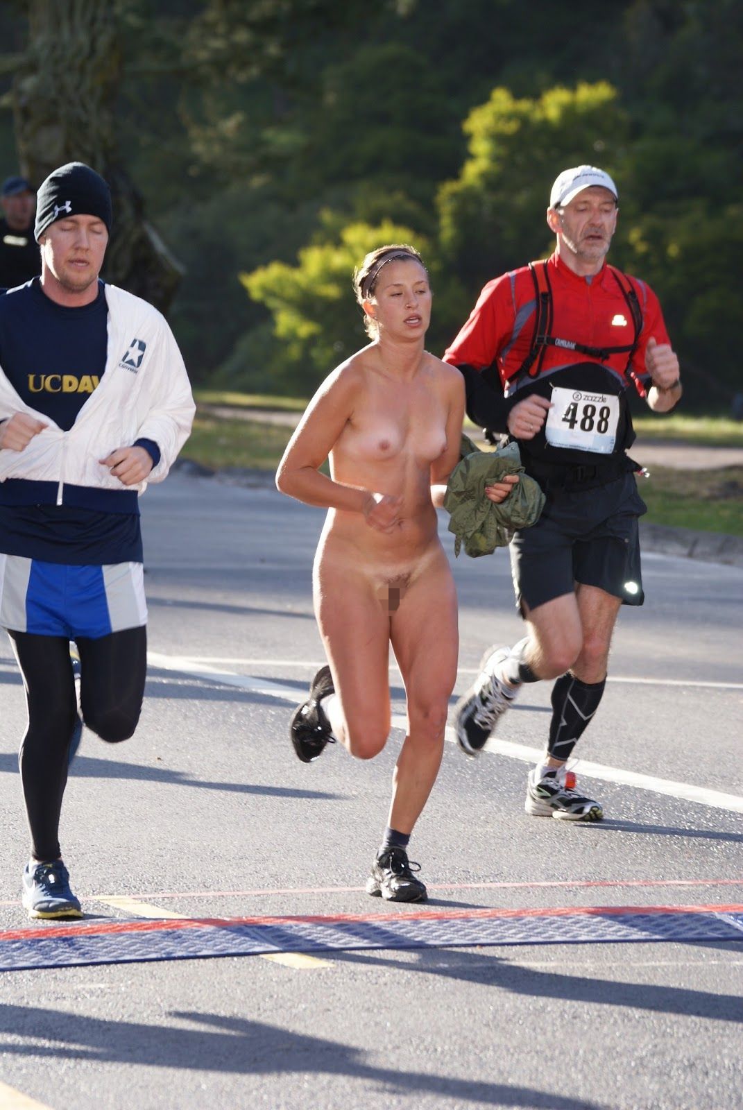 ハーバード 大学 全裸 マラソン