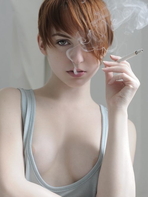 たばこヌード 画像012